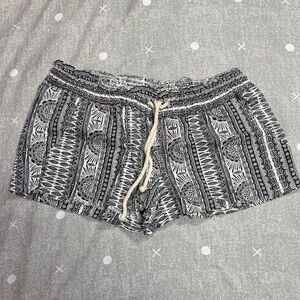 Roxy | Black and White Oceanside Shorts